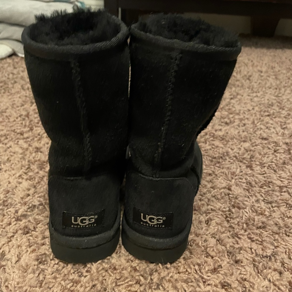 Black ugg boots